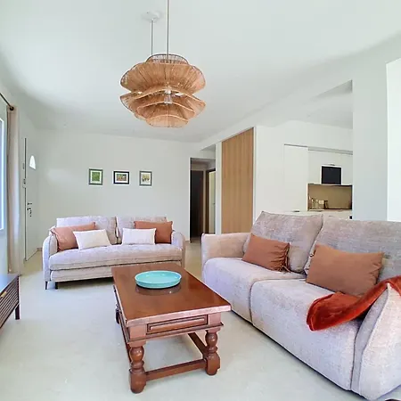 L'orangeraie By Interhome Villeneuve-Loubet